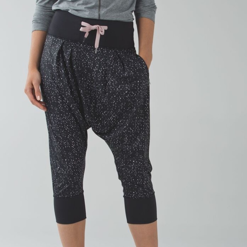 LULULEMON, Drop It Crop Pants